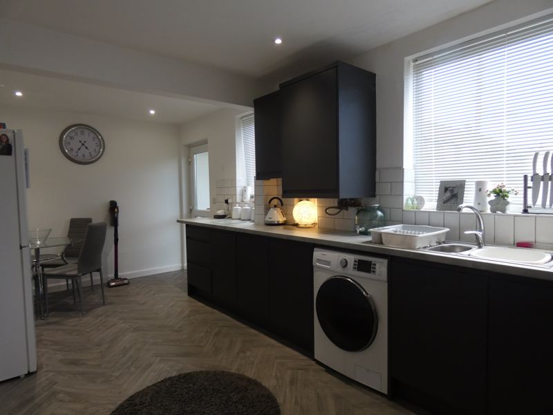 Kitchen/Breakfast- click for photo gallery